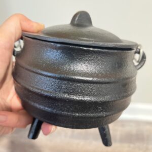 Iron Cauldron w/Handle 5.5”