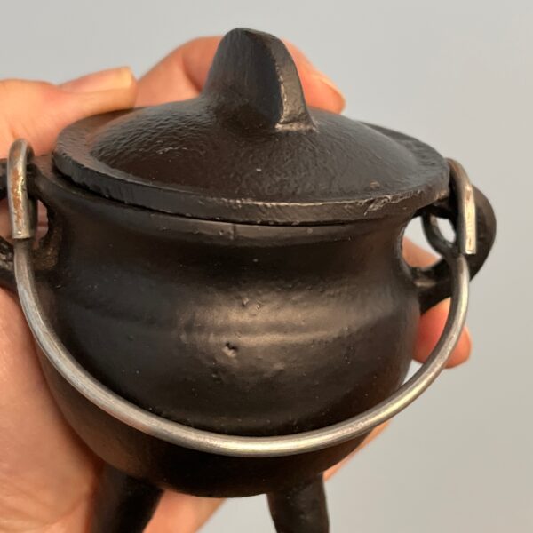 Cast Iron Cauldron w/lid 2.75”D